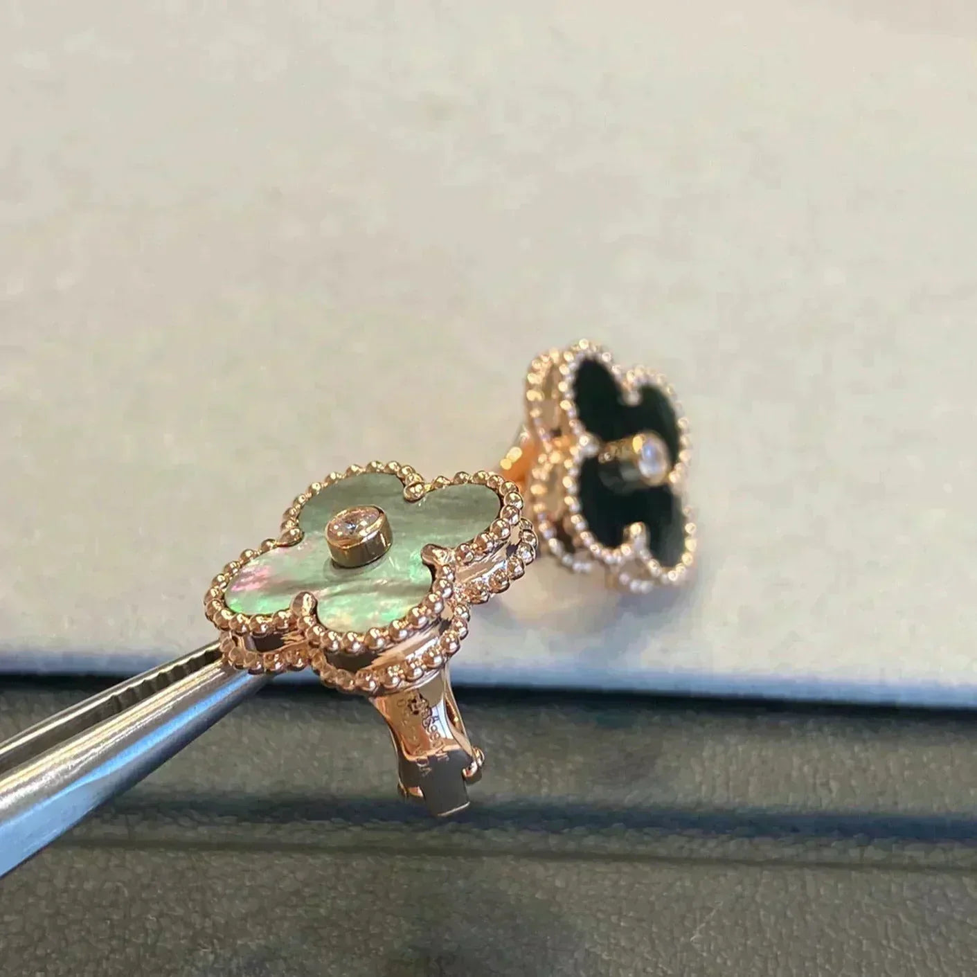 [Clover Jewelry]CLOVER MEDIUM 1 MOTIFS GRAY MOP  DIAMOND EARRINGS