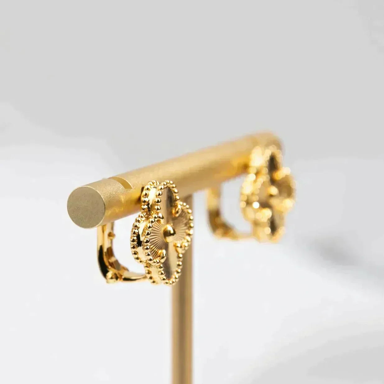 [Clover Jewelry]CLOVER MEDIUM 1 MOTIFS LASER EARRINGS