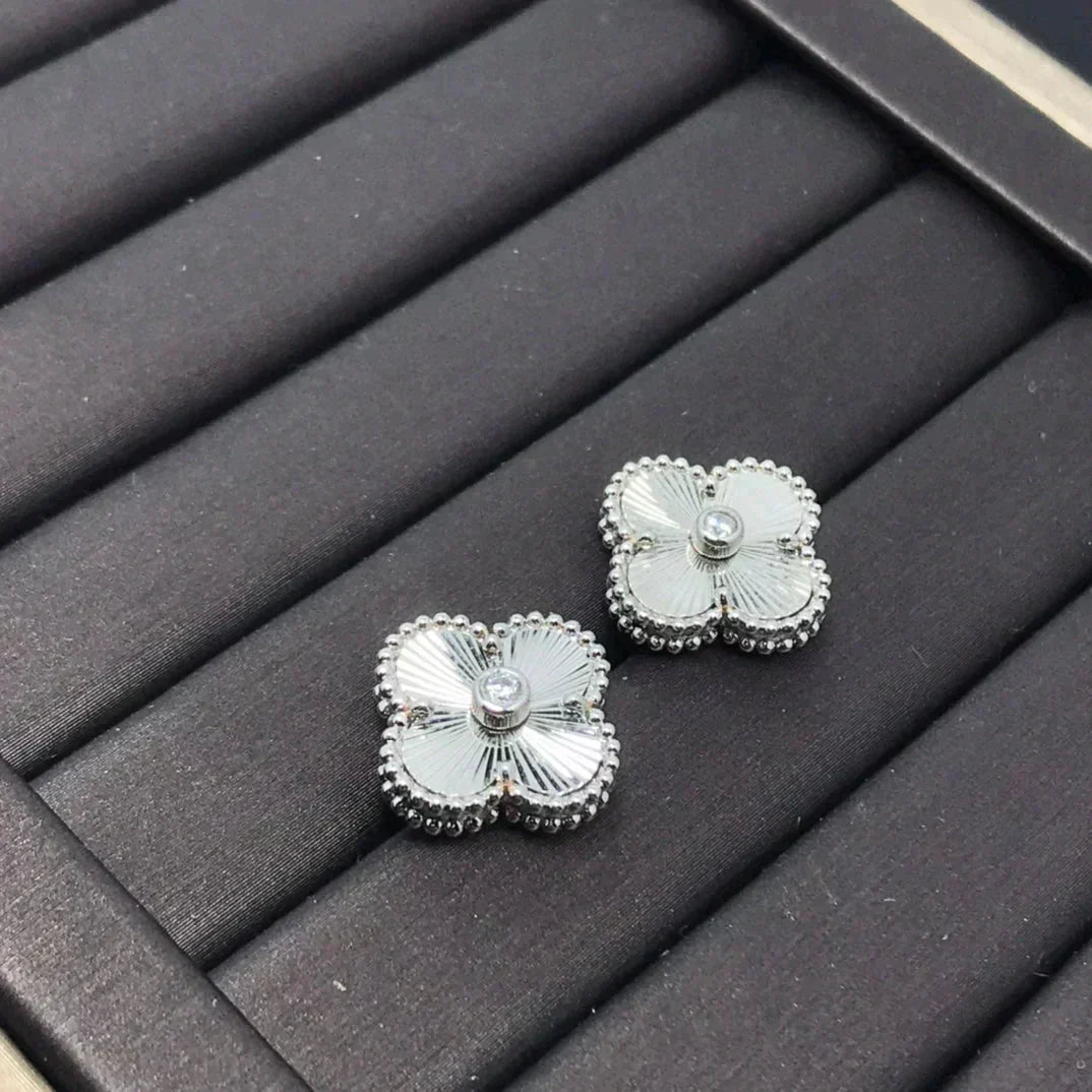 [Clover Jewelry]CLOVER MINI 9.5MM LASER EARRINGS