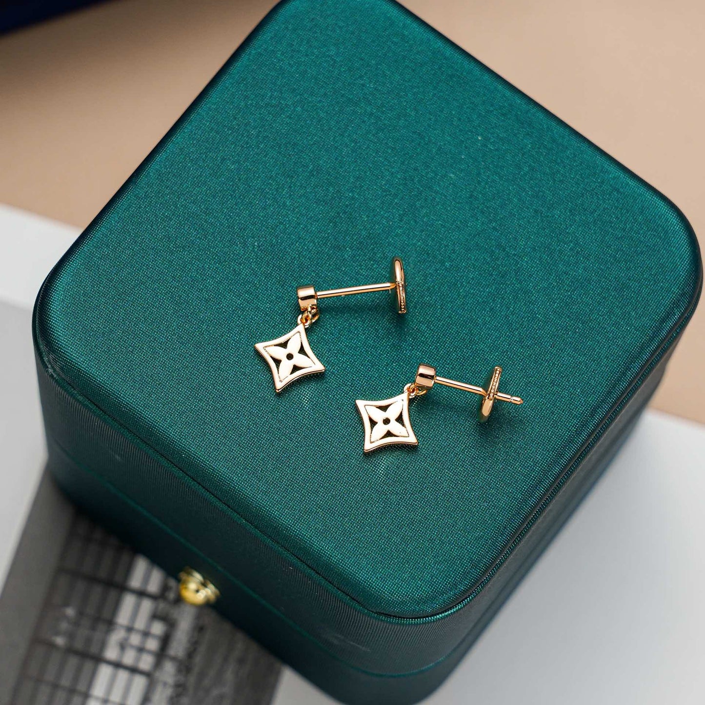 [Clover Jewelry]STAR EARRINGS GOLD