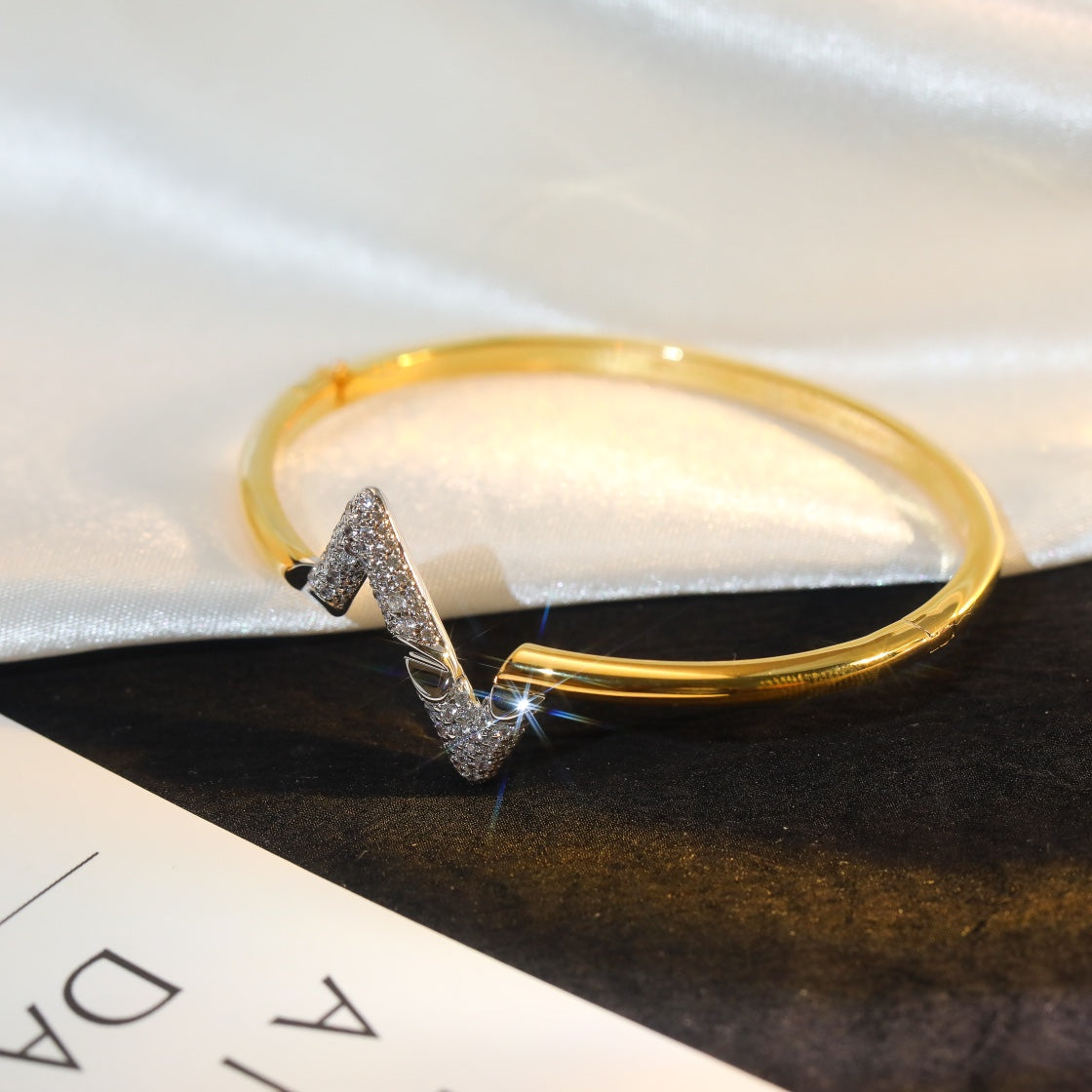 [Clover Jewelry]VOLTE UPSITE DOWN GOLD DIAMOND BRACELET