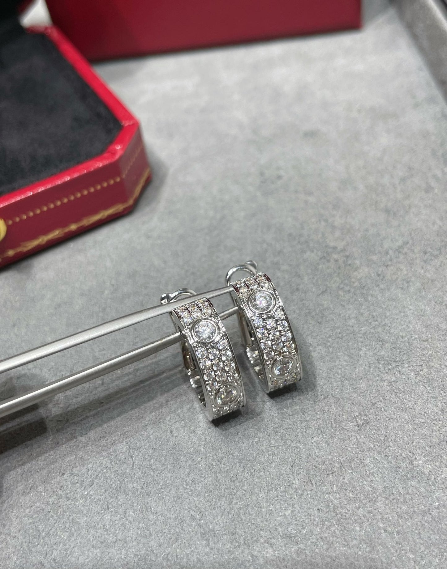 [Clover Jewelry]LOVE 5.5MM DIAMOND PAVED EARRINGS