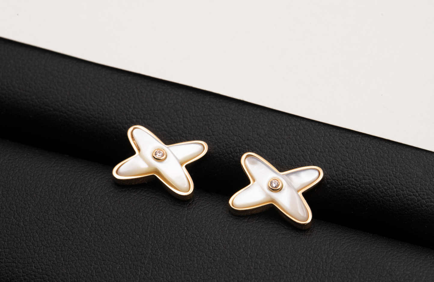 [Clover Jewelry]JEUX DE WHITE MOP PINK GOLD DIAMOND EARRINGS